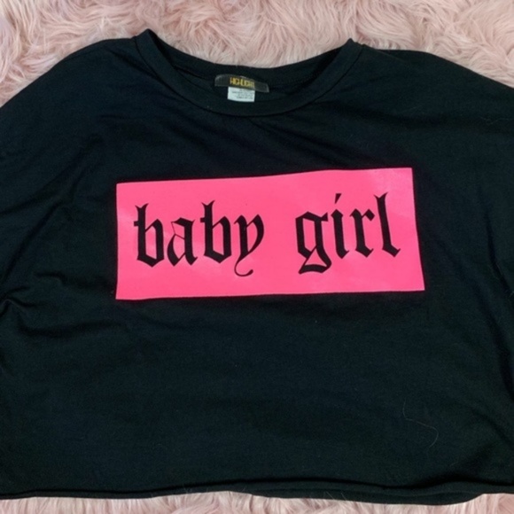 Cropped Graphic Elbow Tee - Picture 3 of 6